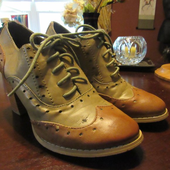 *SOLD* Leather Sage Green & Brown Spectator Heels - 7.5M - Picture 2 of 14